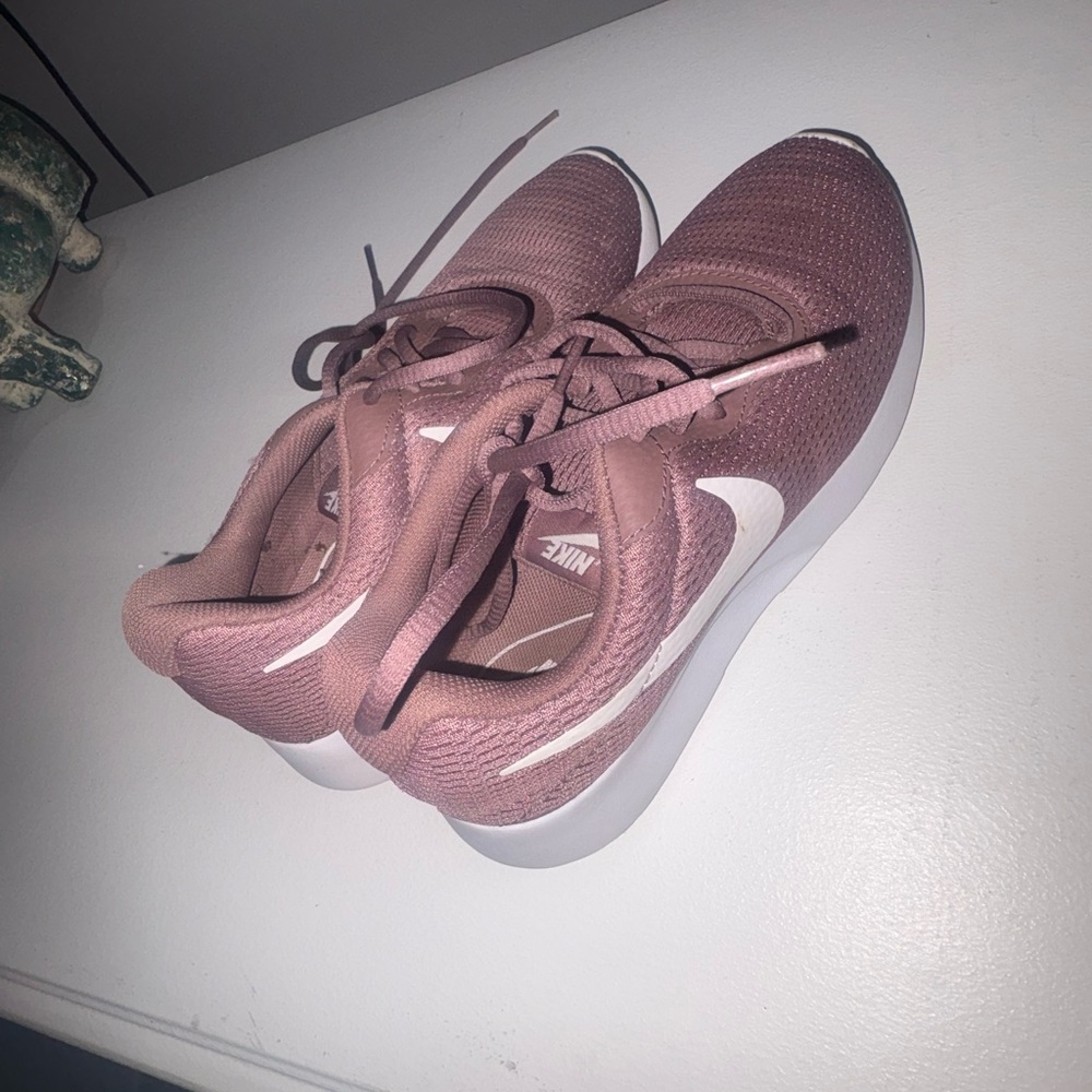Nike Women's Shoes in Pink and White